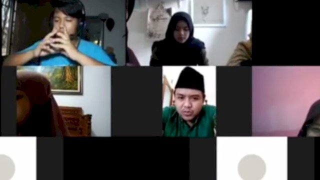 Tangakapan layar mahasiswa menghilang saat kuliah