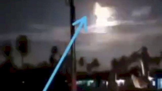 Viral Video Detik-detik Meteor Jatuh di Banggai Sulteng, Ada Suara Ledakan dan Cahaya