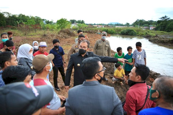 Cegah Banjir, Pemkot Makassar Keruk Sungai Biringjene