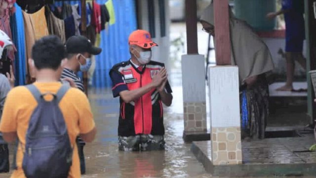 Korban Banjir di Pangkep Sulsel Senang Didatangi Wabup Syahban Sammana