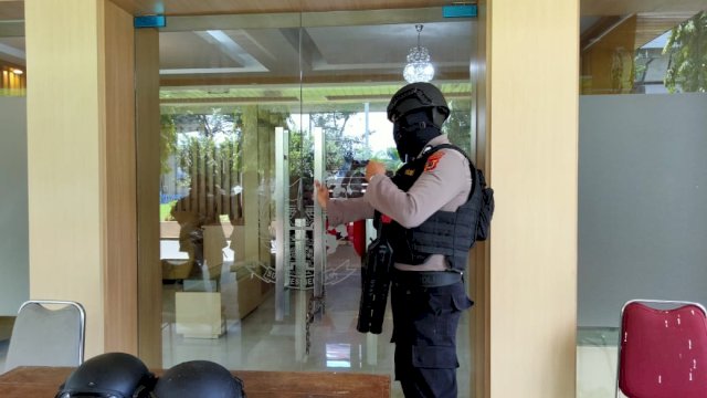 KPK Geledah Kantor Dinas PU Sulsel, Sasar Ruangan Rudy Djamaluddin