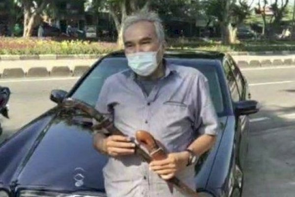 Waduh! Sopir Pengacara Rizieq Shihab Bawa Badik-Parang, Denny Siregar: Niatnya Mau Cari Ribut