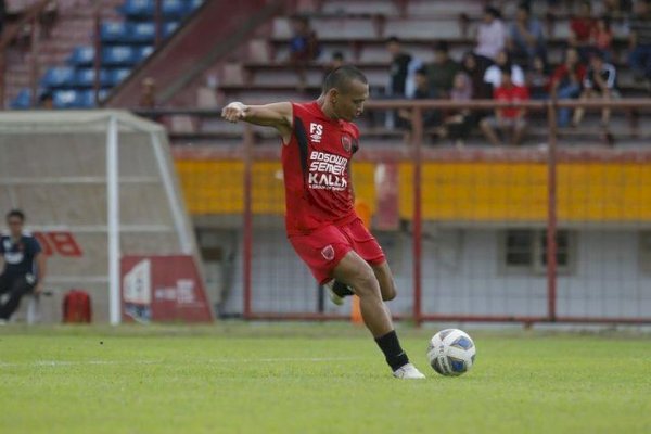 Tinggalkan PSM Makassar, Ferdinand Sinaga Resmi Gabung Persib Bandung