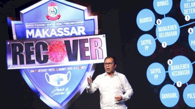 (Walikota Makassar, Danny Pomanto saat memaparkan program Makassar Recovery).