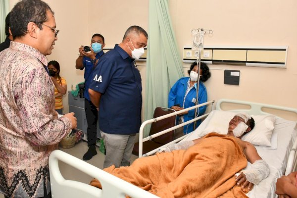 Sebelum ke Rakorwil NasDem Sulsel, Ahmad Ali Jenguk Korban Bom Gereja Katedral