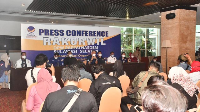 Press conference Rakorwil DPW NasDem Sulsel di Hotel Claro, Makassar, Senin (29/3/2021).