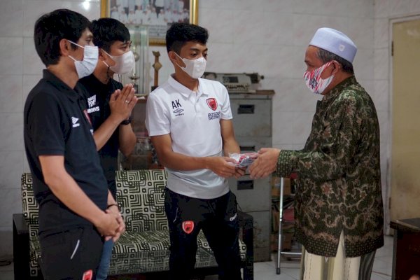 Bentuk Syukur Sepakbola Kembali Bergulir, PSM Makassar Santuni Panti Asuhan di Malang