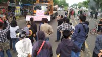 Adzan Maghrib, Demo Mahasiswa Tolak Jokowi di Makassar Bubar Grak! 