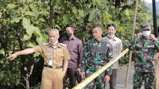 Wabup Pangkep Syahban Tinjau Akses Jalan Trans Sulawesi di Tondong