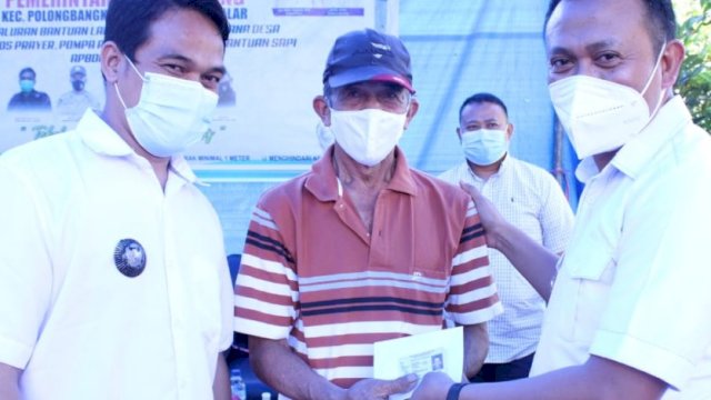 Bupati Takalar Syamsari Serahkan BLT-Dana Desa Tahap Pertama