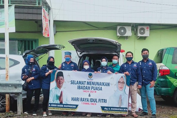 Warga Berterima Kasih, NasDem Kota Makassar Bagikan Takjil Gratis Setiap Hari