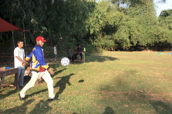 Tendangan Ketua DPRD Makassar Rudianto Lallo Awali Liga Ramadhan Lakkang Usai Vakum 10 Tahun