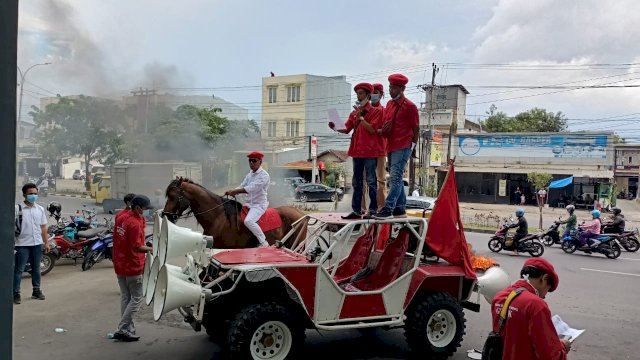 Dugaan Kongkalikong Proyek di Pemprov Sulsel, Warga Geruduk Kantor Gubernur Tuntut Tender Diulang!