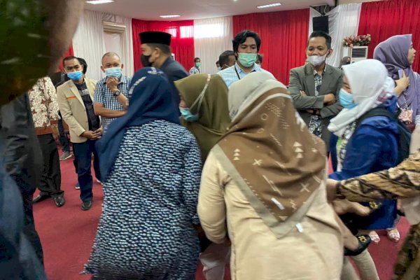 Anggota DPRD Makassar Pingsan di Pelantikan Syukran Kahfi