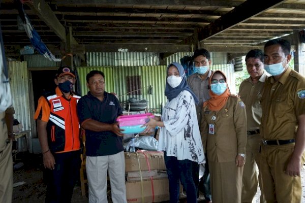 Kunjungi Penderita Tumor, TP PKK Pangkep Beri Bantuan Sembako hingga Uang Tunai