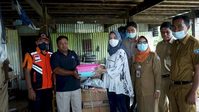 Pemkab Pangkep Salurkan Bantuan untuk Korban Angin Puting Beliung