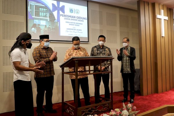 FOTO: Mesranya Anies Baswedan dengan Umat Nasrani Saat Resmikan Gereja Bethel Jakarta Utara