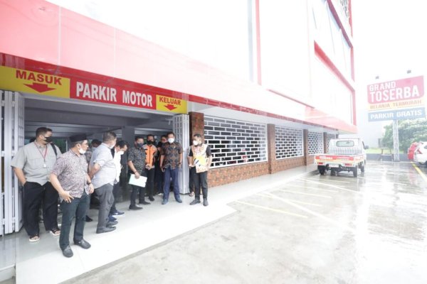 Bahu Jalan Dijadikan Lahan Parkir, Legislator Sidak Grand Toserba Metro Tanjung Bunga