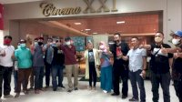 Dukung Sineas Makassar, Ketua DPRD Rudianto Boyong Kerabatnya Nobar Film De Toeng