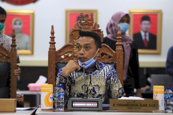 Fokus Politik Kemanusiaan, Syaharuddin Alrif Diganjar Penghargaan Politisi Inspiratif di Sulsel