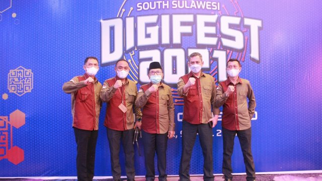 Wali Kota Palopo Judas Amir (tengah) bersama jajarannya hadiri South Sulawesi Digital Festival (Digifest) 2021