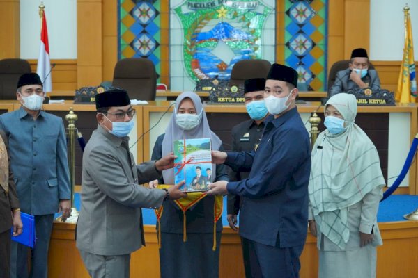 Bupati Yusran Serahkan Ranperda OPD-Rancangan RPJMD ke DPRD Pangkep