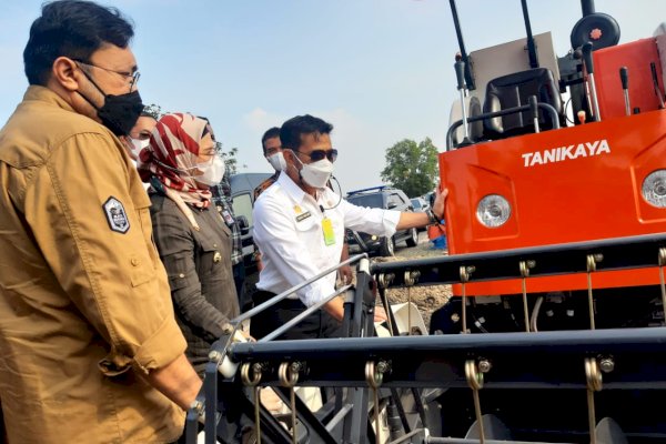 Tunaikan Janji, Mentan SYL Bagikan Bantuan Alsintan untuk Petani di Indramayu