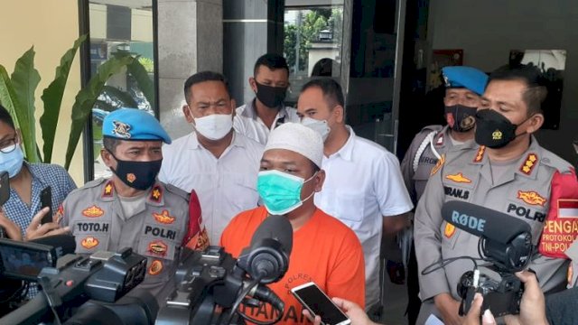 Pembuat hoaks babi ngepet di depok mengaku khilaf dan meminta maaf. (Foto: Polres Depok)