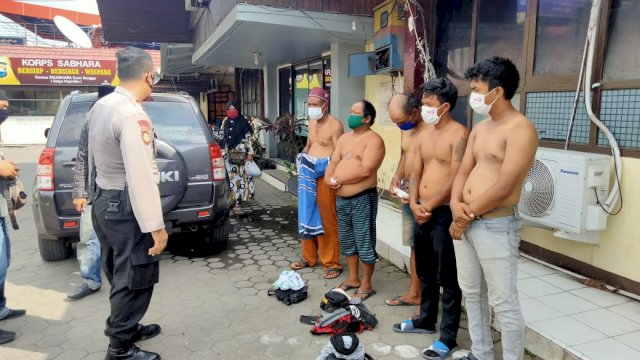 Sejumlah jukir liar yang diamankan di Pasar Sentral Makassar.