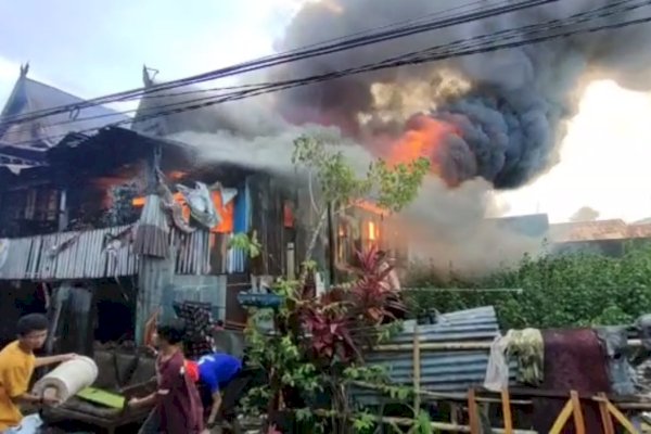 Kebakaran di Jalan Bontoduri Makassar, 9 Rumah Hangus Jadi Arang