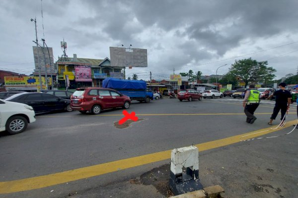 Lakalantas, Wanita Pengendara Suzuki Spin DD 2832 YO di Makassar Tewas Digilas Truk