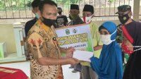 Bupati Takalar Syamsari Salurkan BLT untuk 55 KK di Polongbangkeng
