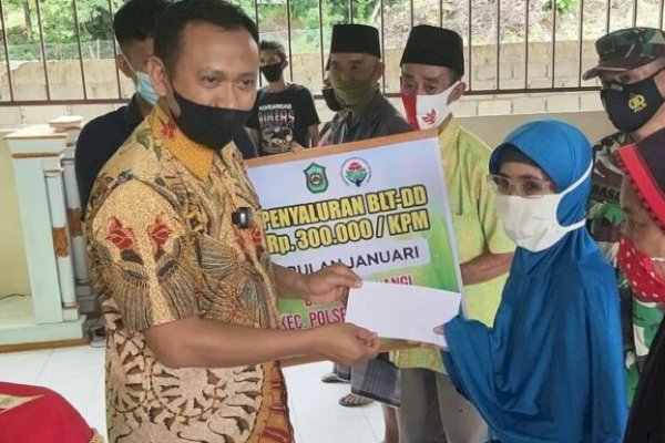 Bupati Takalar Syamsari Salurkan BLT untuk 55 KK di Polongbangkeng