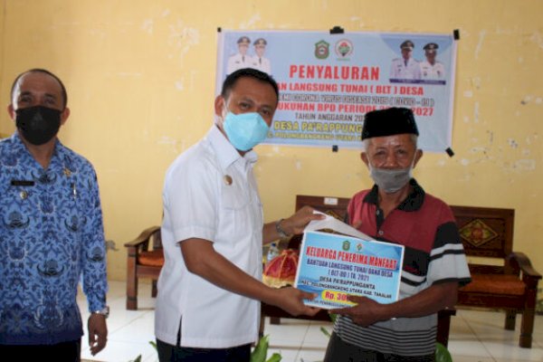 Tunaikan Janji, Bupati Takalar Kembali Bagikan Sapi-Traktor