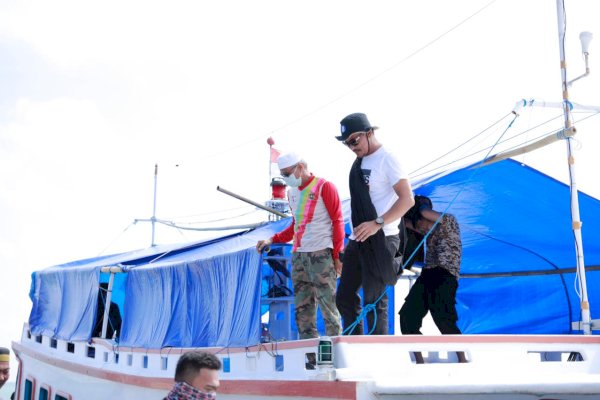 Wabup Pangkep Syahban Sholat Idul Fitri di Pulau Terluar, Berbatasan Kaltim