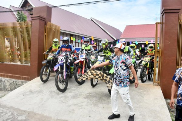 Bersatu di Rumah Aspirasi RMS, Ratusan Rider Touring ke Pantai Ammani