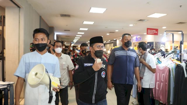 Pakai Toa, Walikota Danny Bubarkan Pengunjung yang Membludak di Mal Panakkukang Makassar