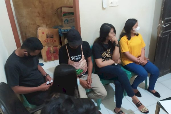 Polisi Grebek 5 Pasangan Mesum di Wisma Makassar, Ada PSK Online Rp500 Ribu Sekali Kencan