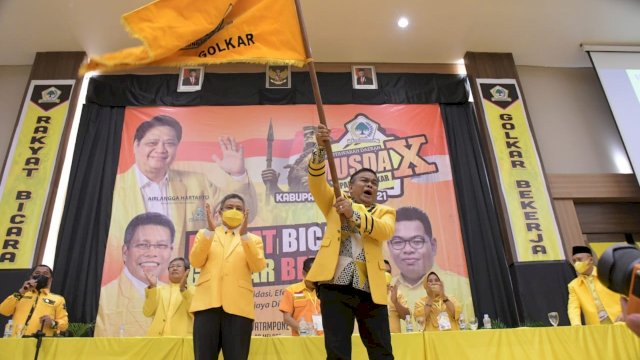 Diistimewakan Ketum, Fashar Padjalangi Pimpin Golkar Bone Lagi