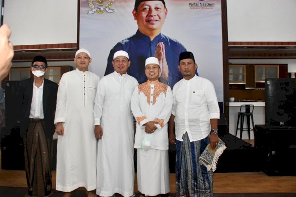 Salat Idul Fitri Bareng Warga Pinrang di Rumah Aspirasi, RMS Dapuk Das’ad Latif Sebagai Penceramah