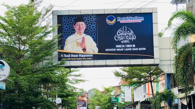 Baliho Ucapan Selamat Idul Fitri Mohon Maaf Lahir dan Batin Rusdi Masse Bertebaran hingga Pelosok