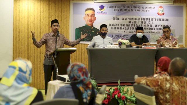 Ketua DPRD Makassar Rudianto Lallo saat melakukan sosialisasi perda