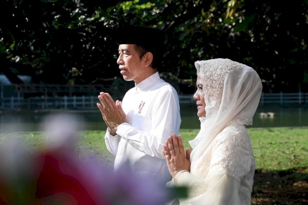 Presiden Jokowi dan Ibu Negara Salat Id di Istana Bogor