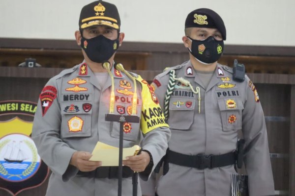 Densus 88 Gerebek Rumah Terduga Teroris Jaringan Poso di Makassar
