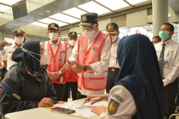 Sidak ke Stasiun dan Terminal, Menhub: Jumlah Penumpang Turun Hampir 90 Persen