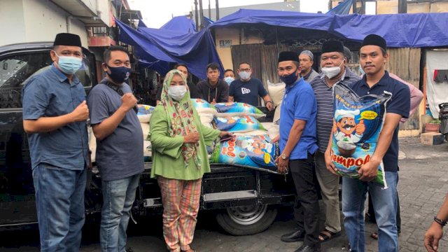 Anak Rakyat, Yayasan Binaan Rudianto Lallo Akhiri Ramadhan 2021 Bareng Korban Kebakaran di Tinumbu Makassar