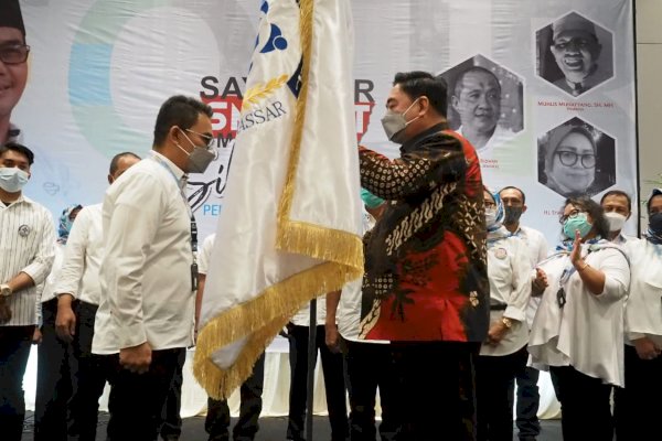 Abdul Hayat Kukuhkan Pengurus Four SMAPAT Makassar