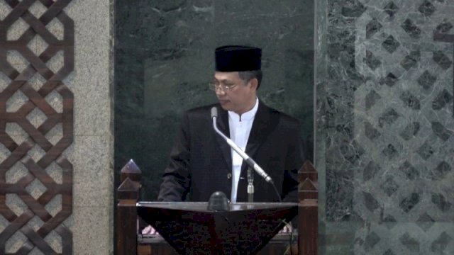 DR KH Kamaluddin Abunawas Pembaca Khutbah Salat Idul Fitri di Lapangan Pantai Seruni