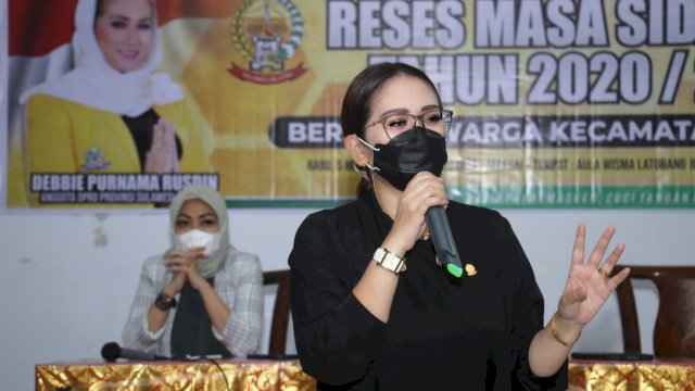 Anggota DPRD Sulawesi Selatan, Debbie Purnama Rusdin kembali melakukan reses sekaligus silaturahmi bersama konstituennya, Rabu (5/5/2021).