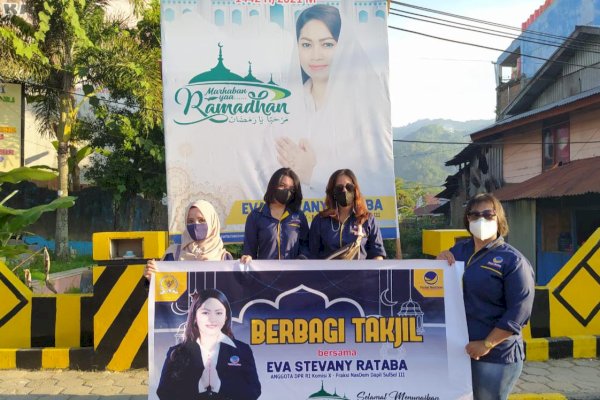 Berbagi Takjil ke Pengguna Jalan, Legislator NasDem Eva Stefany Titip Pesan Jaga Protokol Kesehatan